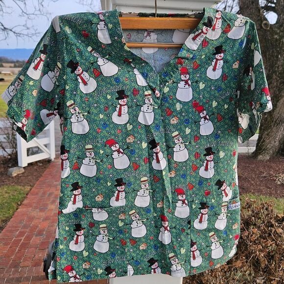 UA SCRUB TOPS V Neck CHRISTMAS SET Of 2, SNOWMEN TOPS LARGE NEW Festive - Picture 5 of 14